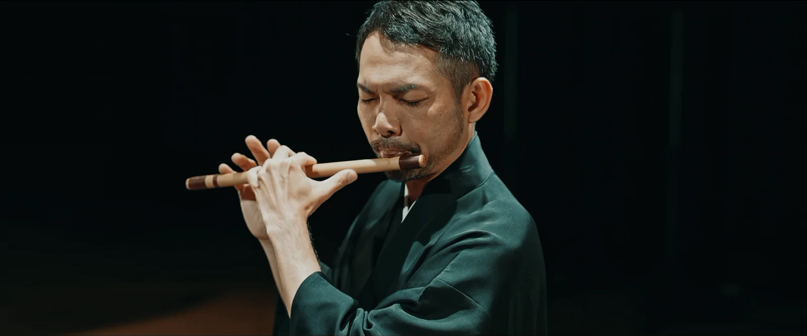 篠笛の演奏シーン|F1×和楽器ミュージックビデオ