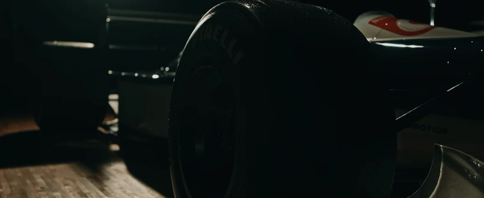 実車F1マシン ティレル019のタイヤディテール