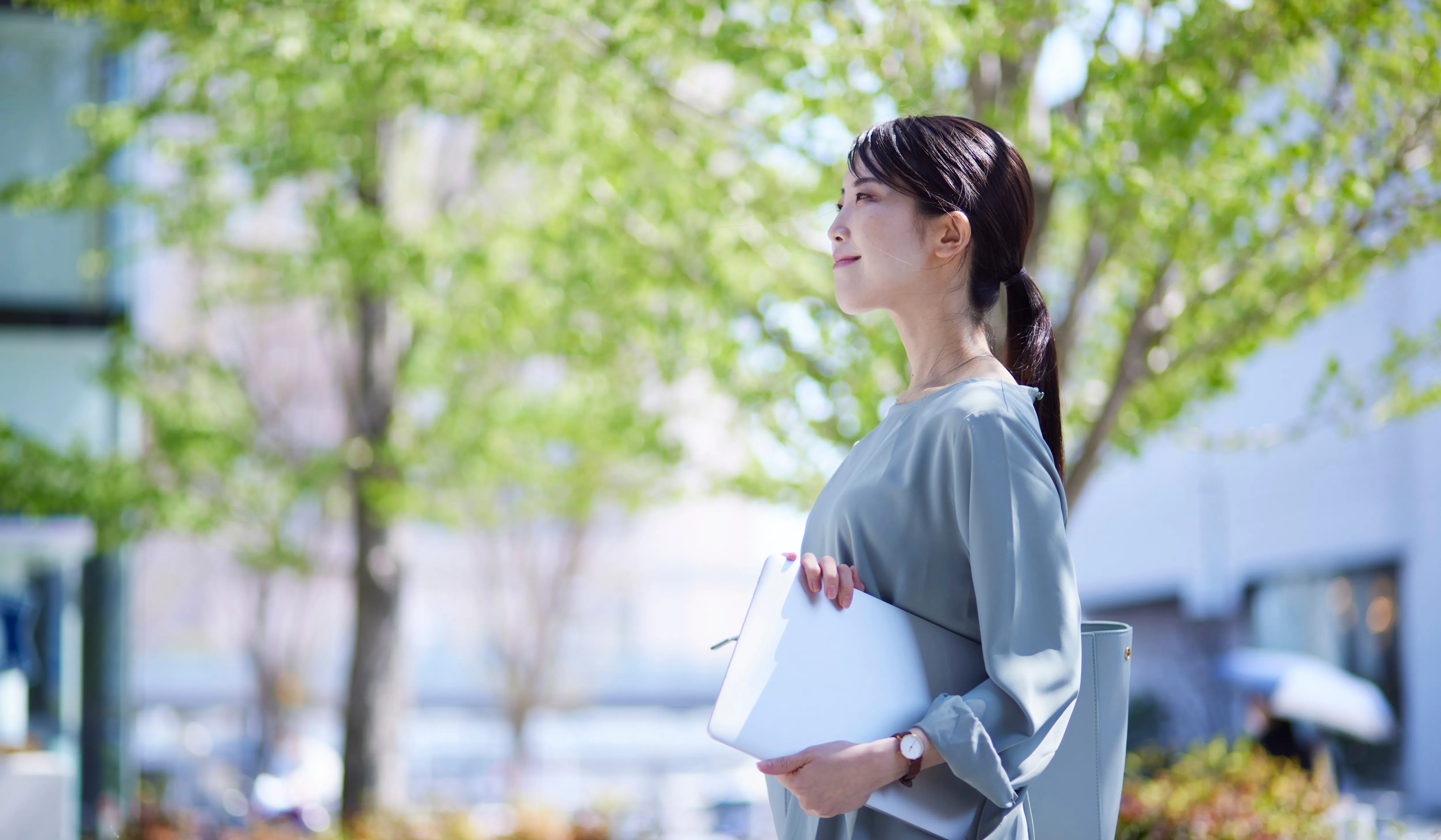 採用サイトで社員の人柄を伝えるプロフィール写真
