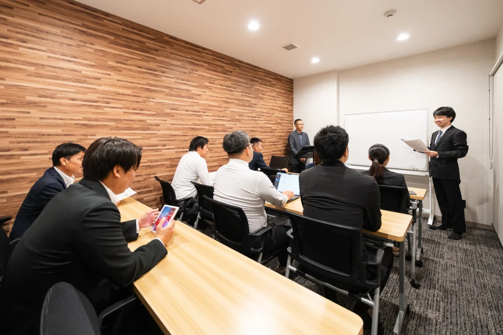 Business Park Mabuchi|会議室でのプレゼンテーション風景