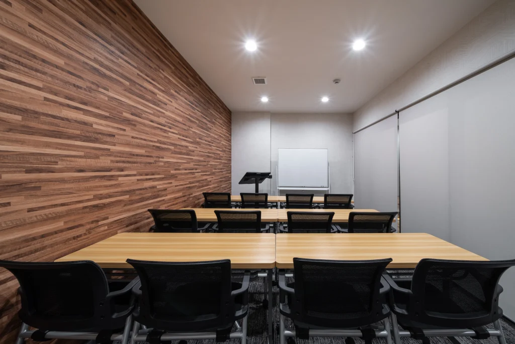Business Park Mabuchi|スクール形式に配置した会議室