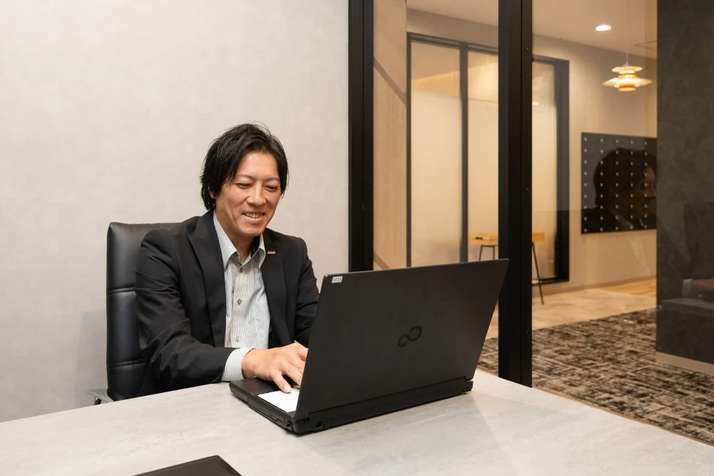 Business Park Mabuchi|パソコンを使って作業する利用シーン