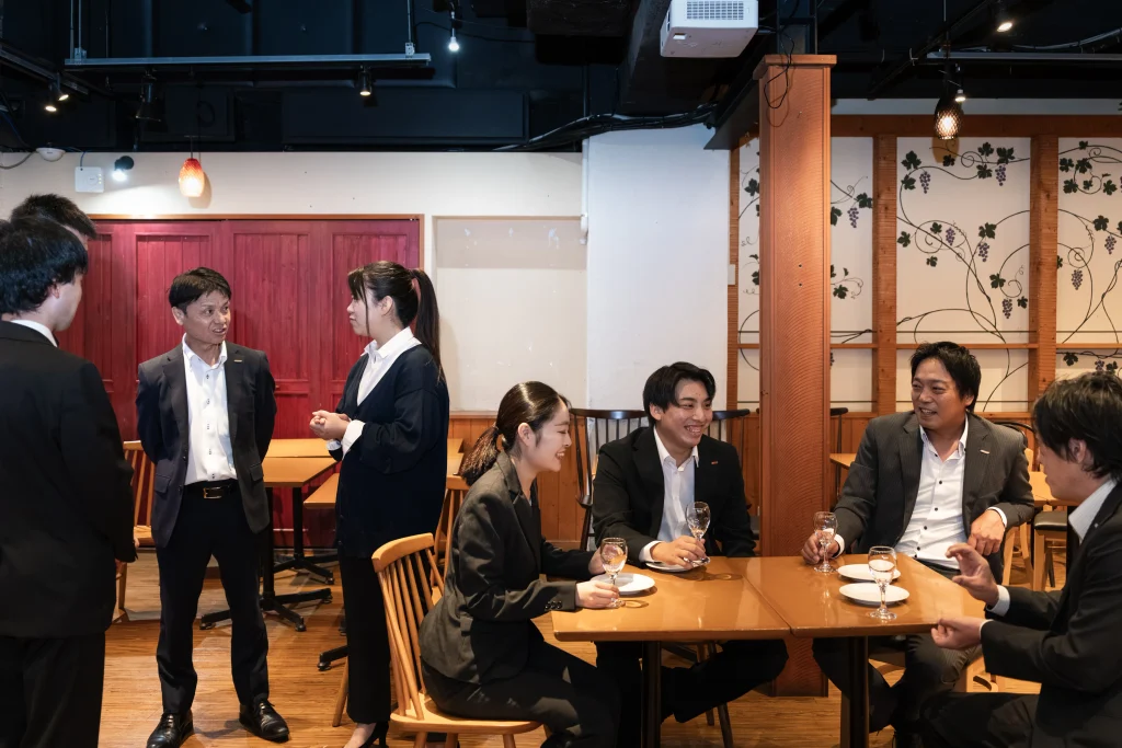 Business Park Mabuchi|着席と立ち話が交わる交流シーン
