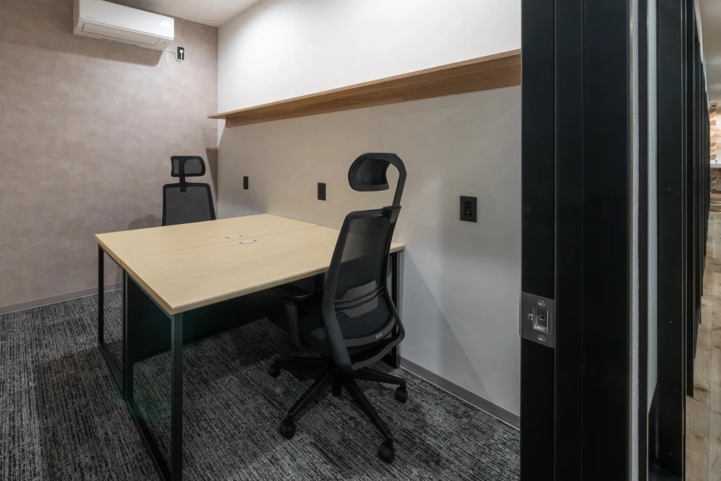 Business Park Mabuchi|個室内のワークデスク