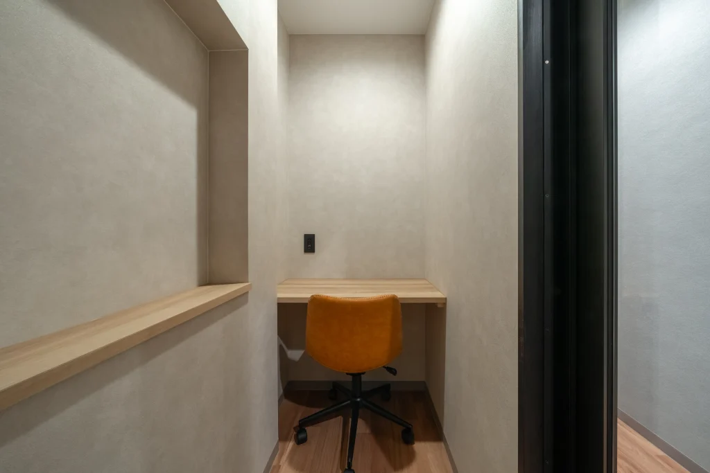 Business Park Mabuchi|デスクと椅子を備えた一人用の空間